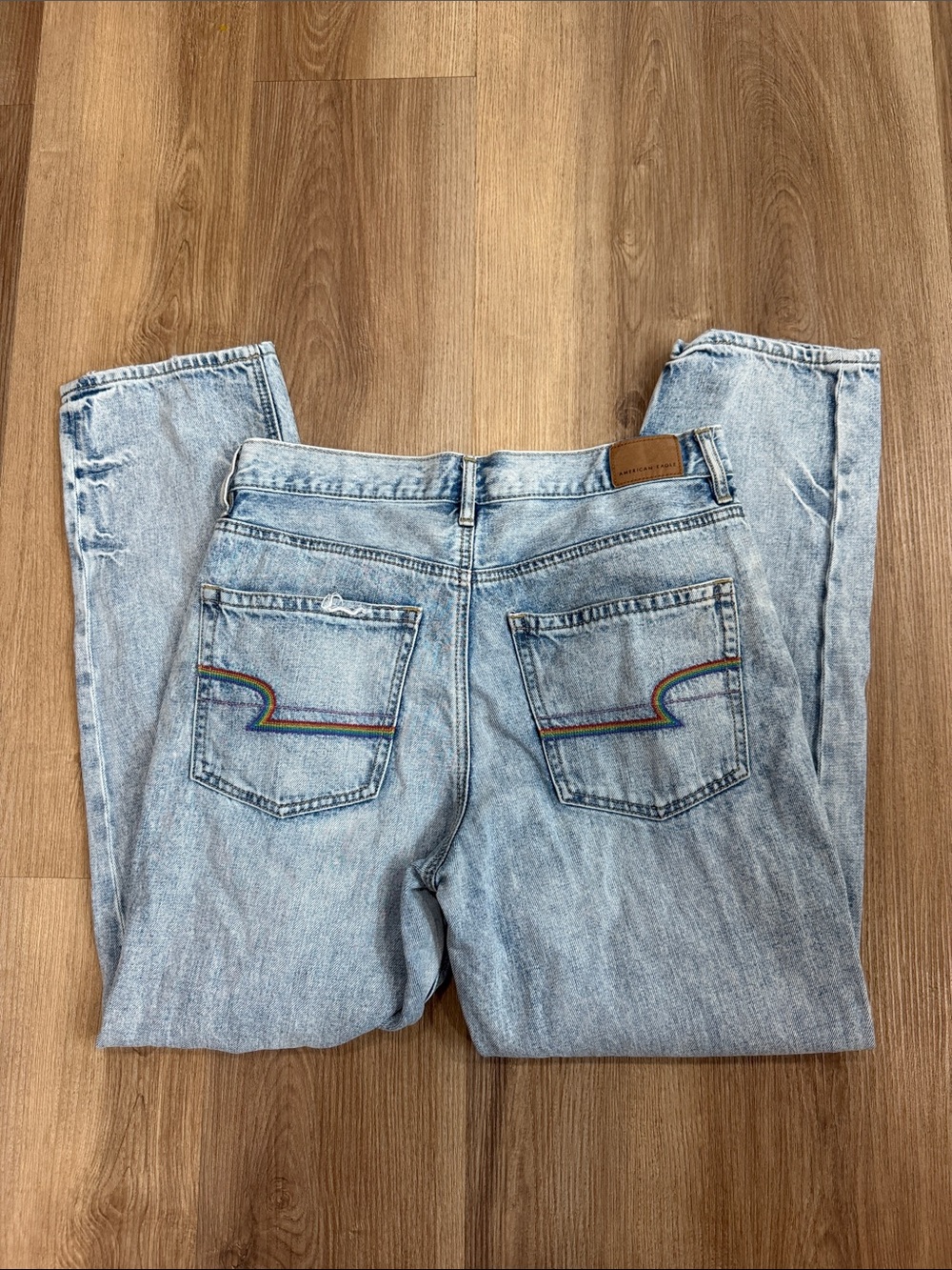 AMERICAN EAGLE Light Wash 90s Boyfriend Jeans Rainbow Embroidered Pride Size 4